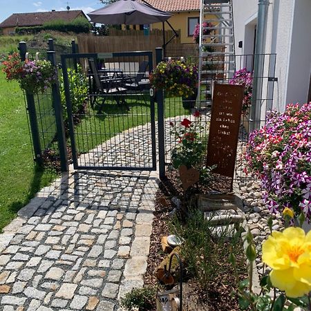 Gemuetliche Ferienwohnung In Idyllischer Lage-Auf Dem Land Dittersdorf Exteriör bild